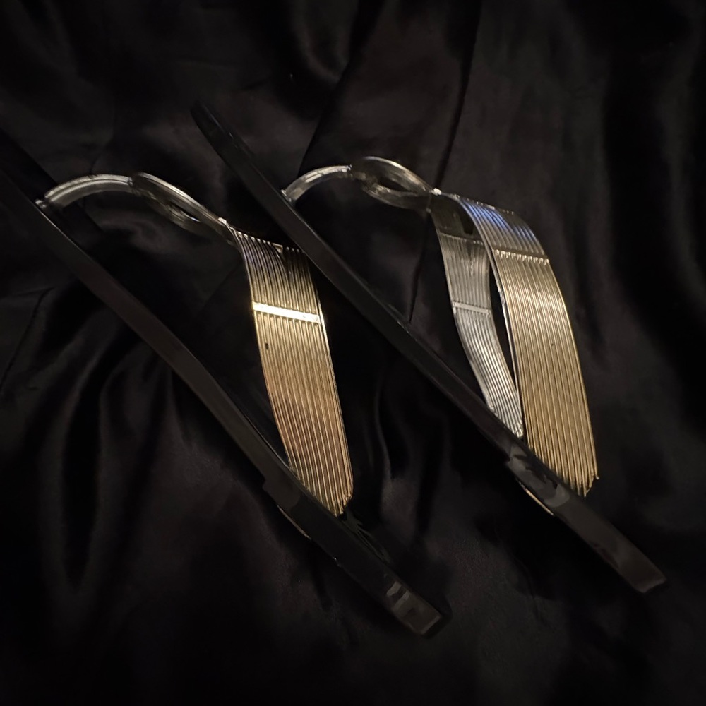 Black & Gold Women's Thong Sandals - Elegant Slip-On Style - Picture 3 of 4